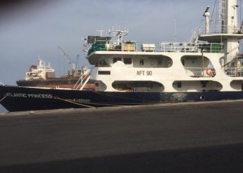 Naval team searches for pirates