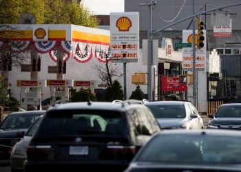 Pipeline shutdown prompts ‘panic buying,’ fuel shortages in the US