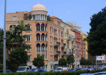 Lebanese struggle to fill up cars as economic crisis worsens