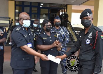 Honest’ Police Officer Receives GHS11,000 For Returning GHS2,000 He Found At ATM