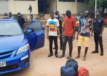 Ho: Suspects Grips By Police