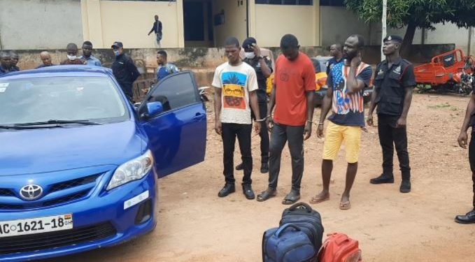 Ho: Suspects Grips By Police