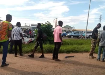 Photos: Ghastly Accident On Accra-Tema Motorway, 6 Persons Seriously Injured