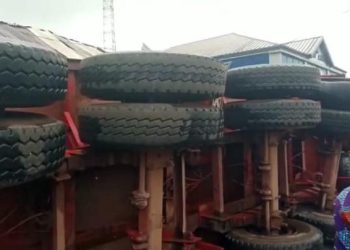 40-Footer Truck Rams Into 5 Shops At Mankessim