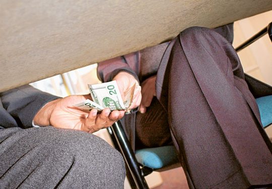 Saudi Arabia: Judge Caught Red-Handed Receiving SR300,000 Bribe