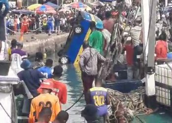 Ghana Ports Bus Plunges Into Sea At Sekondi Fishing Harbour