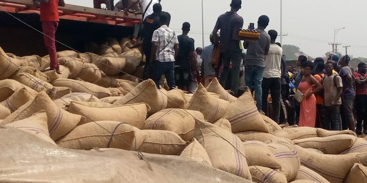 Heavy-Duty Truck Veers Off Ofankor Road