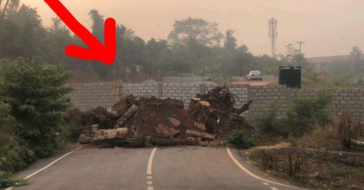 Motorists In Part Of Kumasi Stranded As Angry Landowners Builds Tall Wall Across Main Road