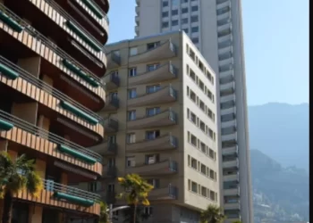 4 Out Of 5-member Family Jump To Death One After The Other From 7th-floor Of Apartment