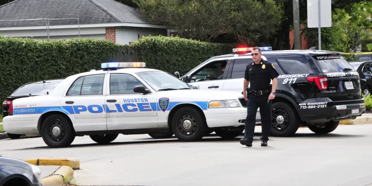 NYPD Officer Trailed His Wife to Apparent Tryst With Younger Man, 20, Then Fatally Shot Him as He Fled