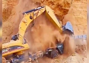[PHOTOS] Two Dead And Six Several Injured This morning After Sand Falls On Them At Construction Site