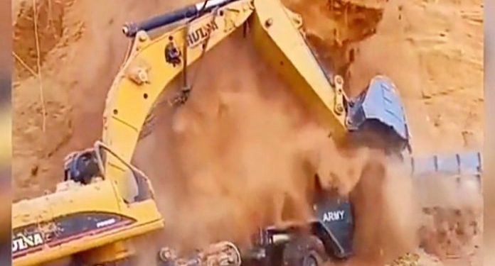[PHOTOS] Two Dead And Six Several Injured This morning After Sand Falls On Them At Construction Site