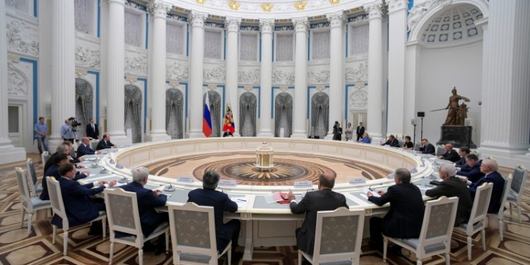 Russian Lawmakers Propose Ban On So-Called “LGBT Propaganda” In Films, On TV And Online