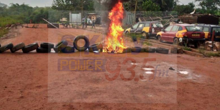 Aggrieved Mpohor Youth Block Deplorable Road Amidst Akufo-Addo’s Visit