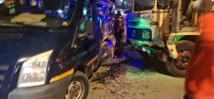 Kasoa Old Barrier: TATA Bus Crashes Into Two Vehicles After Jumping Traffic