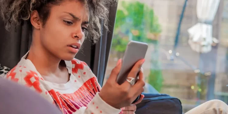 Never Do This With Your Phone in Public