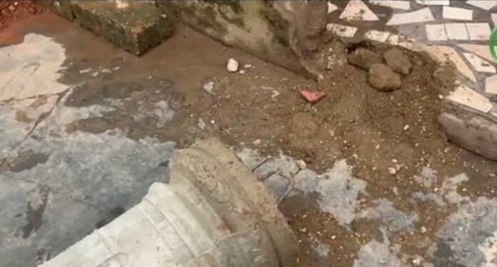 E/R: Woman crushed to death by falling concrete pillar in her house