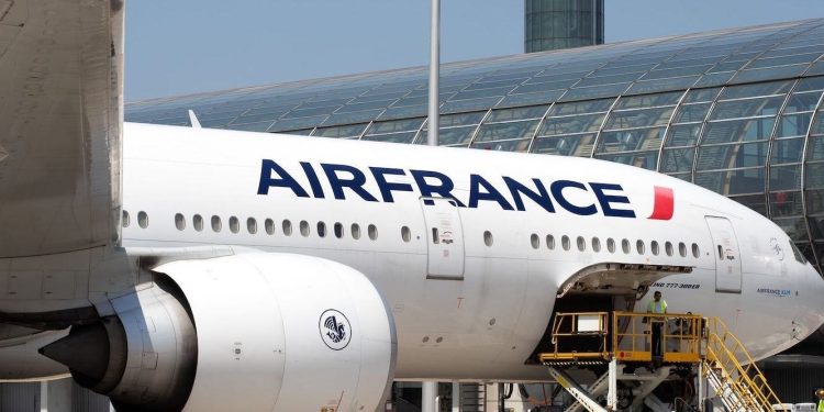 Two Air France pilots suspended for ‘totally inappropriate’ mid-flight brawl