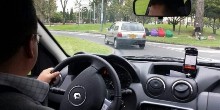 Uber Driver Drops Passengers Off At Airport, Returns To Rob Their Home