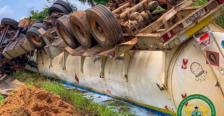 Heavy Tanker Transporting Fuel To Burkina Summersaults; Causes Massive Fuel Spillage On The Road