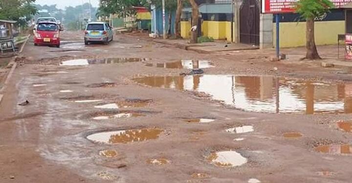 E/R: Drivers, Residents Embark On Demonstration over Deplorable Roads in Akuse and Asutsuare