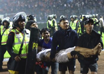 Hundreds killed, hurt in stampede at Indonesia football match