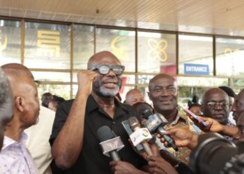 Traders shut shops over increasing economic hardship