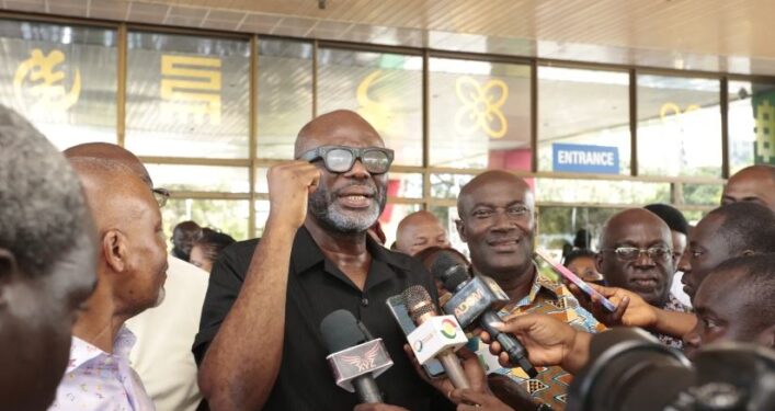 Traders shut shops over increasing economic hardship