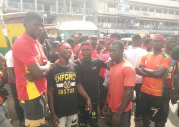Ay3 Ka!!! Kumasi “Loading Boys” Embark On Strike…Protest For Increment In Payment