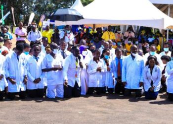 Uganda: Kneeling doctors ask Museveni to seek seventh term