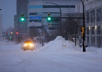 People freeze to death inside cars as US winter worsens