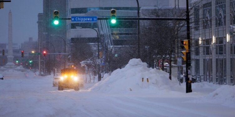 People freeze to death inside cars as US winter worsens