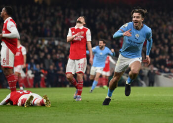 Manchester City beat Arsenal 3-1 to move into first place in Premier League table