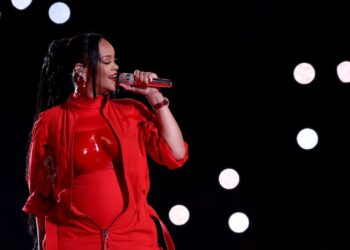 Super Bowl 2023: Rihanna returns to the stage triumphant – and pregnant