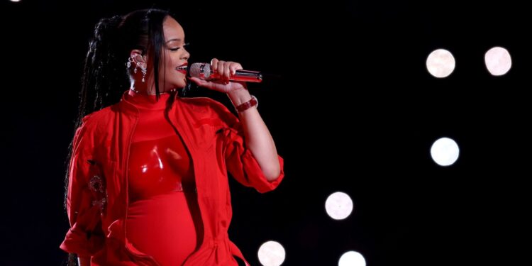 Super Bowl 2023: Rihanna returns to the stage triumphant – and pregnant