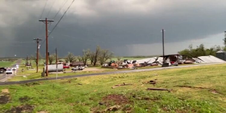2 dead in Oklahoma after tornadoes strike three US states
