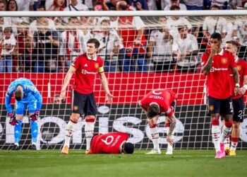Man United dumped from Europa League after error-strewn loss to Sevilla
