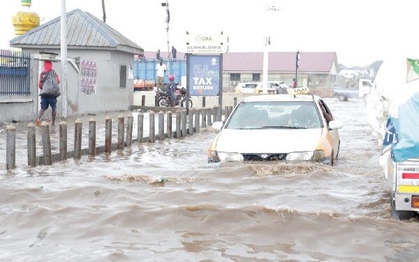 Heavy rains cause traffic, flood on N1 Highway and parts of Dzorwulu