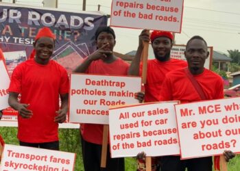 Teshie youth demonstrates over bad roads