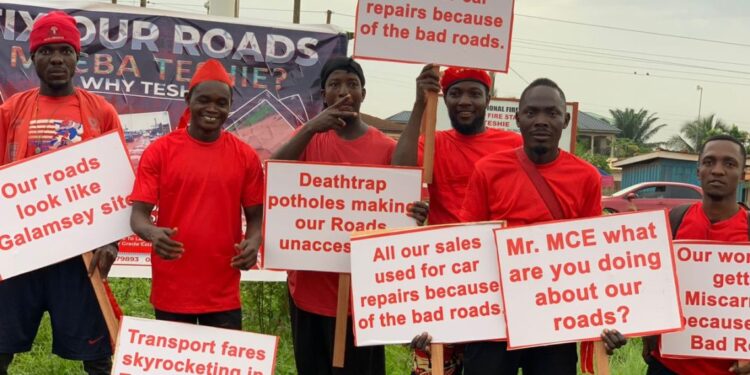 Teshie youth demonstrates over bad roads