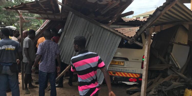 Takoradi: Trotro crashes into mechanic shop after failed overtaking