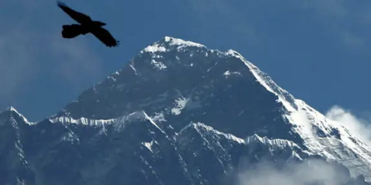 Nepal: Helicopter with six people on board crashes