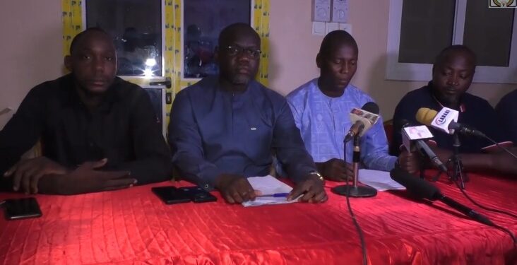 Nigerien youths throw support to military junta