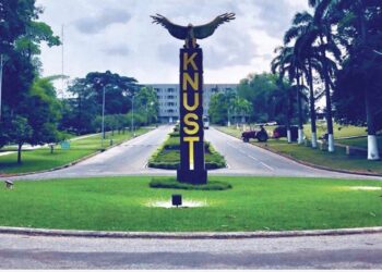 3 KNUST students who prevented colleague from attempting suicide honoured by Vice Chancellor