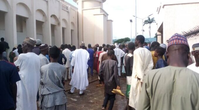 Nigeria: 4 confirmed dead, 7 injured as central mosque collapses
