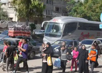 Israel-Hamas war: Thousands of Gazans flee from north
