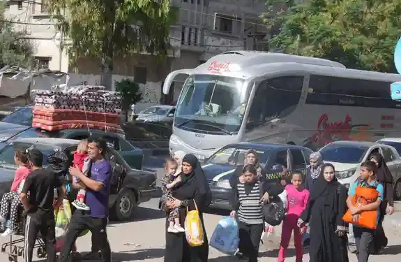 Israel-Hamas war: Thousands of Gazans flee from north
