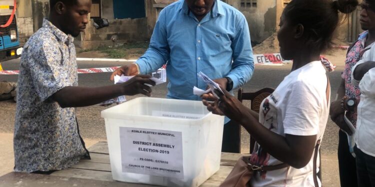 EC lauded for allowing flood victims to vote in the District Assembly Election without ID Cards