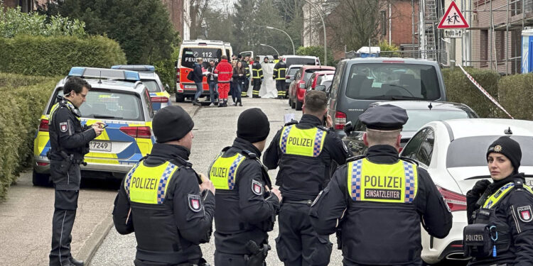 Hamburg ‘locked down’ as two victims knifed to death in broad daylight as suspect flees
