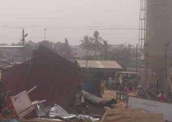 Structures along shoulders of Adentan-Dodowa road demolished as two-lane dual-carriage reconstruction begins